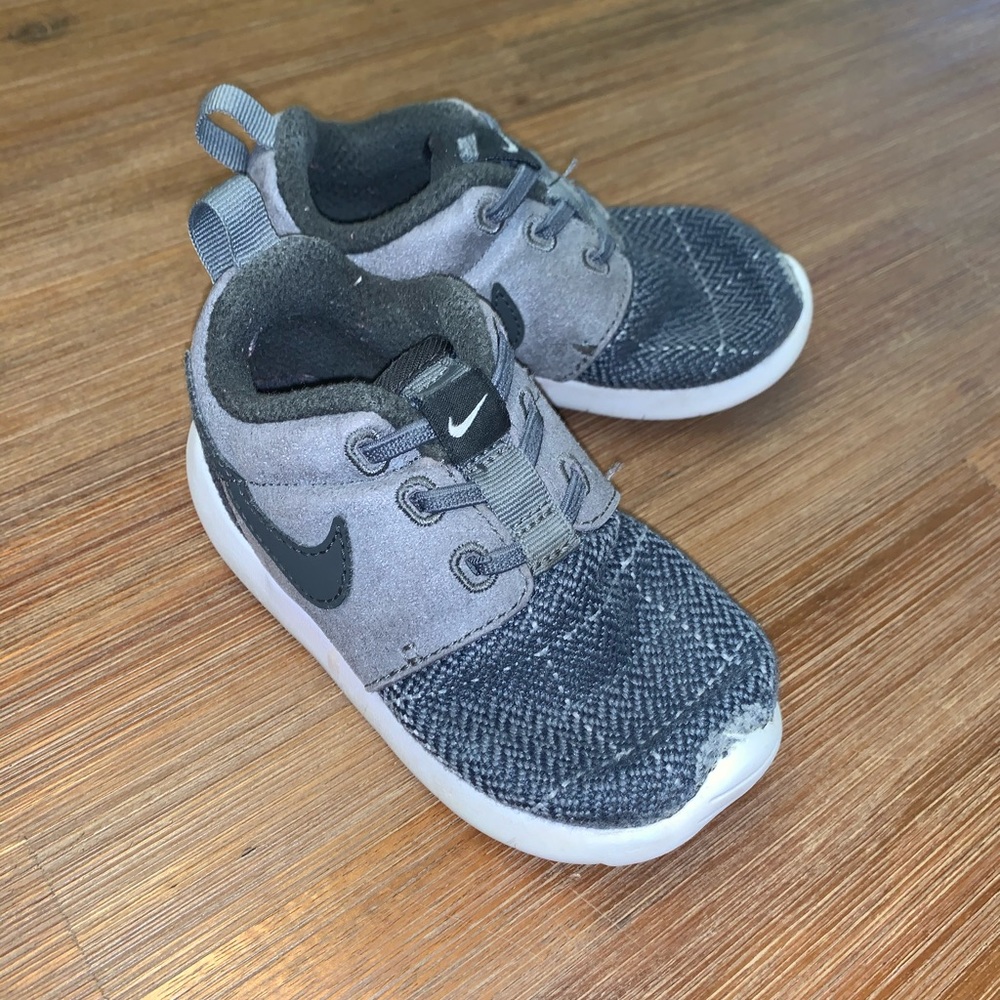 Kids gray knit Nike shoes-7C
